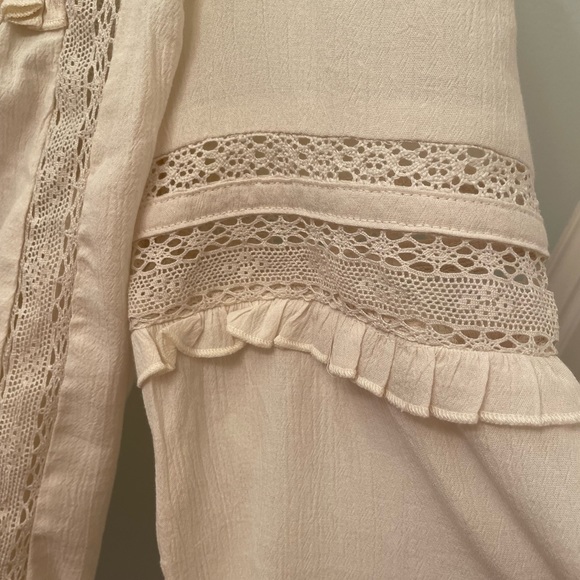 NWT AMERICAN EAGLE Ruffle Crochet Blouse Top Size Small - Picture 4 of 6